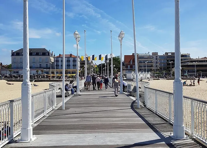 T2 Avec Balcon, Parking Inclus, Proche Et Commerces - Fr-1-474-291 *