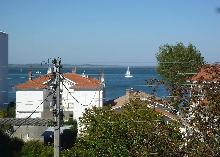 Apartman T2 Avec Balcon, Parking Inclus, Proche Et Commerces - Fr-1-474-291